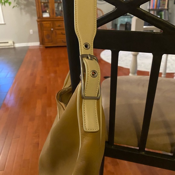 Authentic Coach purse. - Picture 6 of 9